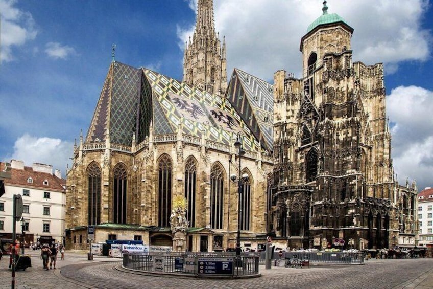 Prague to Budapest Private Transfer with 2 hours of Sightseeing 3