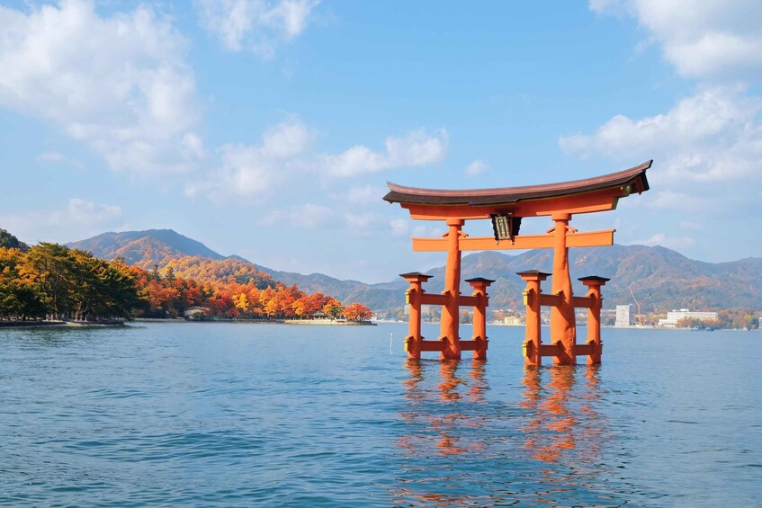 Hiroshima & Miyajima: 2 UNESCO Sites Small Group local guide 1