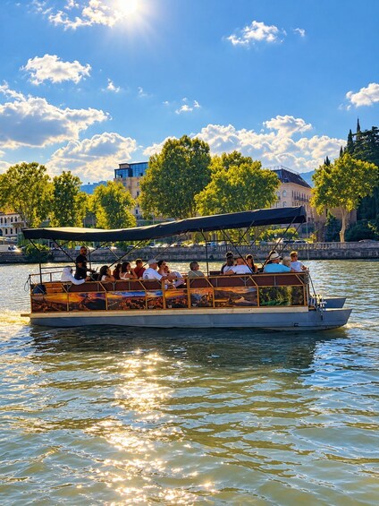 Tbilisi: City Tour by Retro Car and Boat Cruise 1