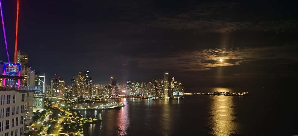 Picture 9 for Activity Panama City Night Tour: City Lights and Casco Viejo 4