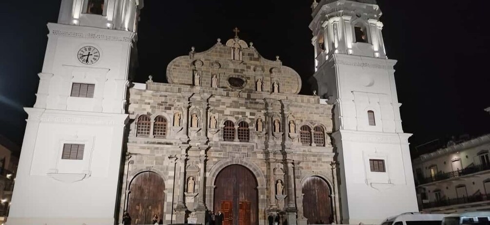 Picture 7 for Activity Panama City Night Tour: City Lights and Casco Viejo 5