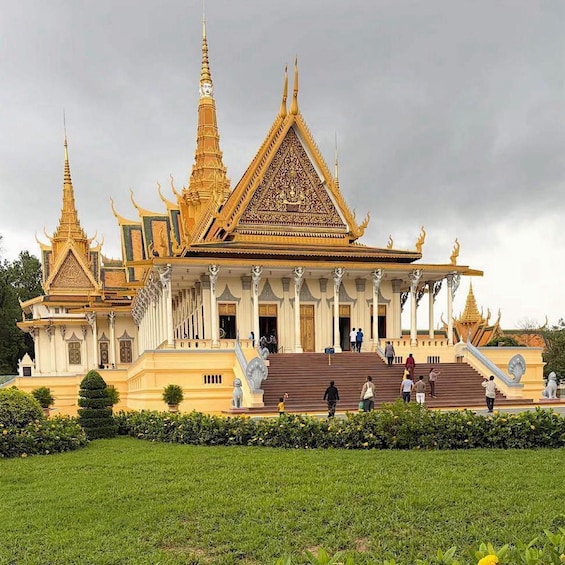 Picture 24 for Activity Phnom Penh–Siem Reap Angkor: 5 Day Private Tour in Cambodia 4