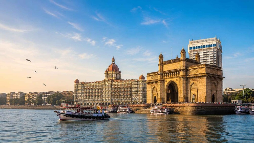 Mumbai: Full or Half Day Group Tours With Elephanta Caves 1
