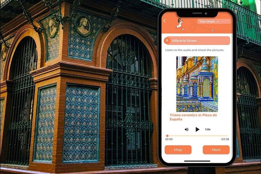 Ein Smartphone zeigt eine Touristen-App mit einem Foto eines Gebäudes mit aufwendigen blauen Fliesen und Bögen. 5