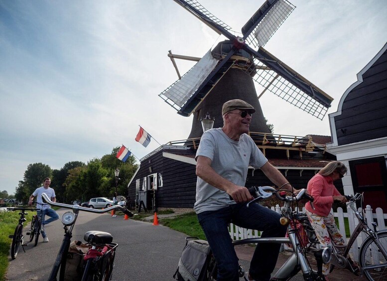 Amsterdam: Leisurely Windmill & Countryside Bike Ride 1
