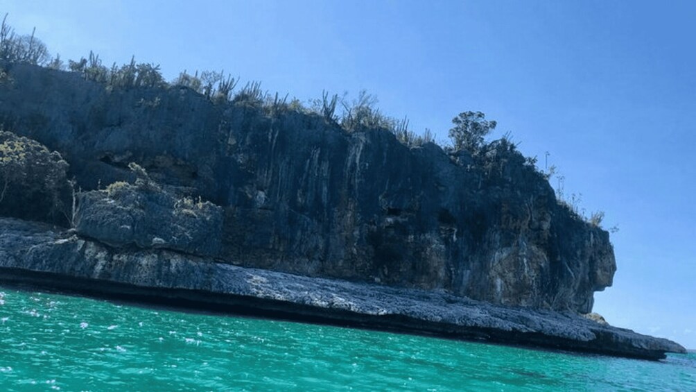 Bahía de las águilas glamping experience from Santo Domingo 1