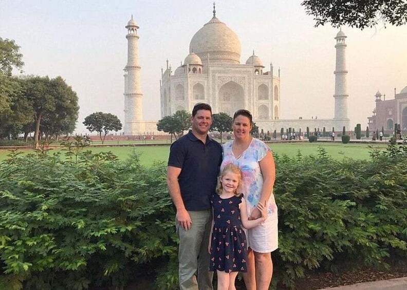 A family in front of the Taj Mahal. 5