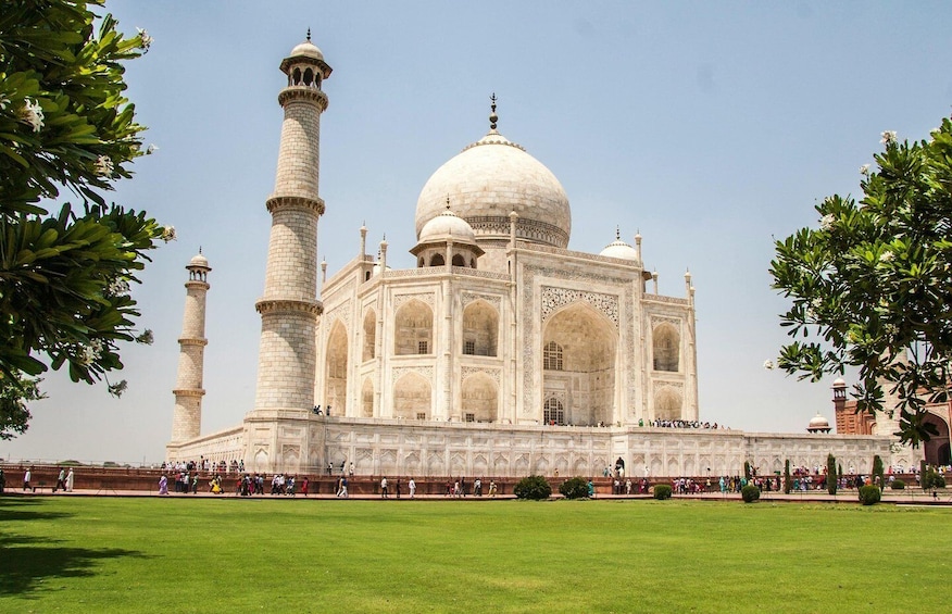 The Taj Mahal with its four minarets and large central dome, surrounded by a well-maintained lawn. 2