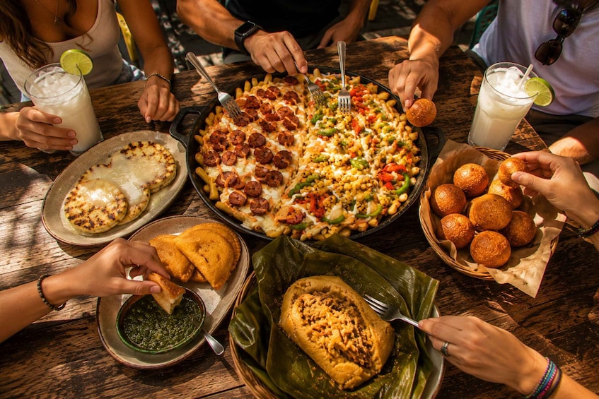 Medellín: Laureles Local Street Food & Culture Tour 1