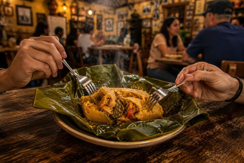 Picture 10 for Activity Medellín: Laureles Local Street Food & Culture Tour 4