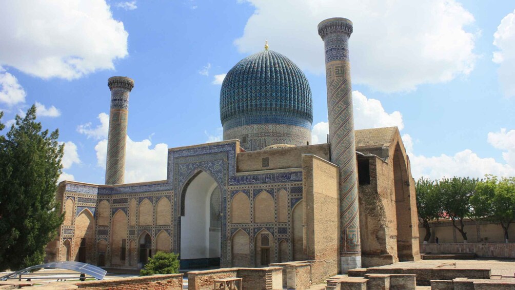A historic building with a large dome and two tall minarets. 3