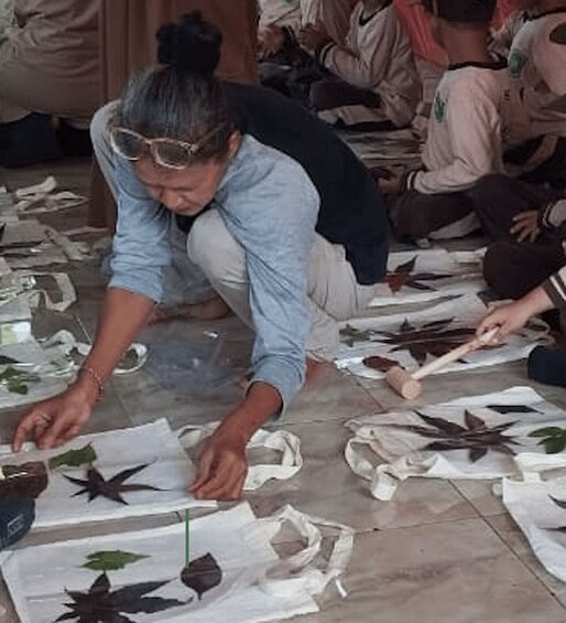 Picture 1 for Activity Banyuwangi: Eco Print Workshop with Steam Method 2