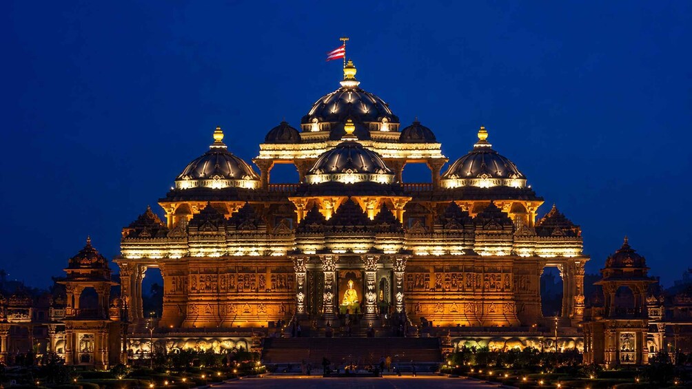 Picture 1 for Activity Akshardham Water & Light Show With Old & New Delhi Tour 4