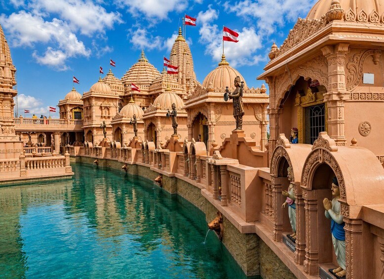 Picture 3 for Activity Akshardham Water & Light Show With Old & New Delhi Tour 3