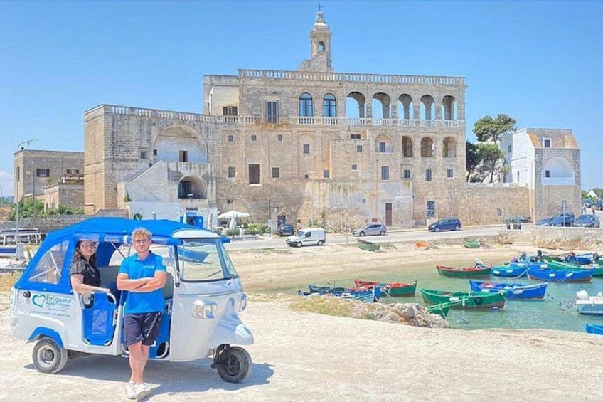 Polignano a Mare: Vintage Private Tour in TukTuk 1