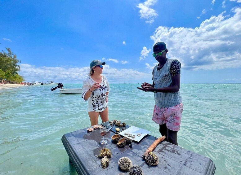 Picture 8 for Activity 'Pieds dans l'eau': Snorkel & have Lunch on 'Benitier island 5