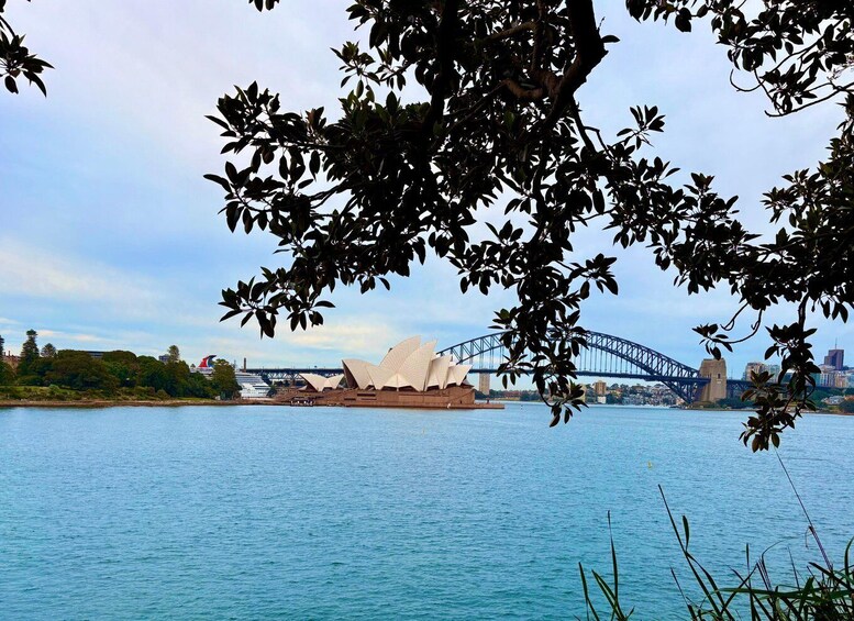 Sydneyn oopperatalo ja Sydneyn satama. 1