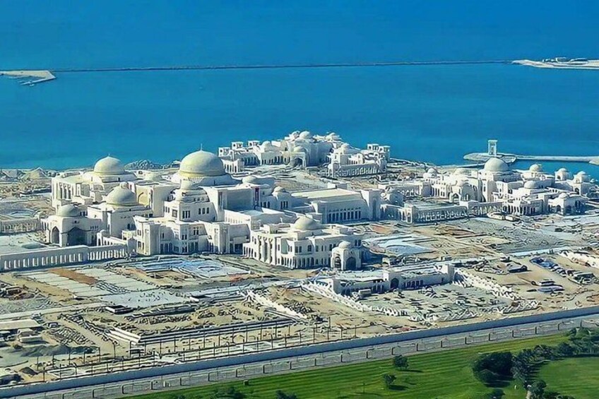 Abu Dhabi City Tour with Qasr Al Watan and Sheikh Zayed Mosque 2
