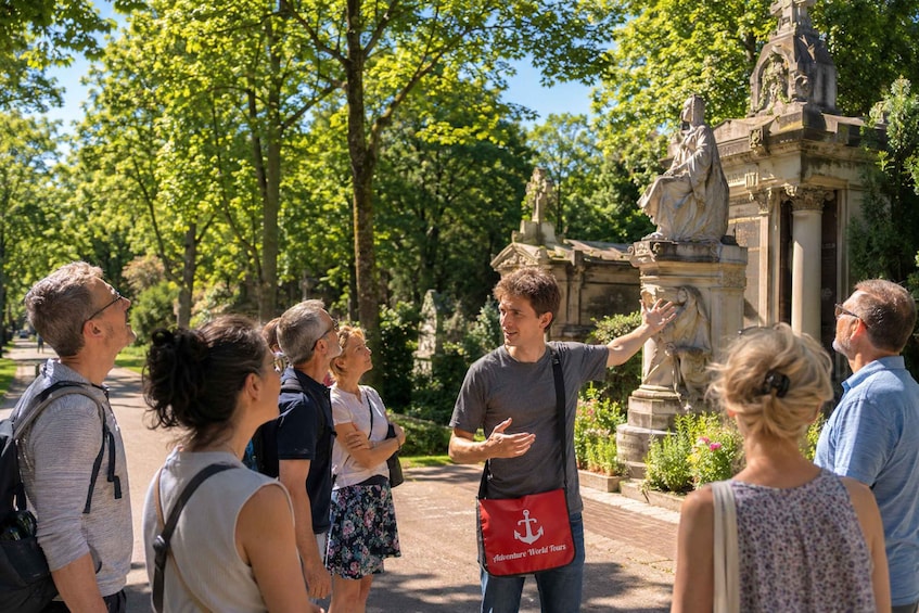 Picture 6 for Activity Melaten Friedhof: Guided tour with all senses 3