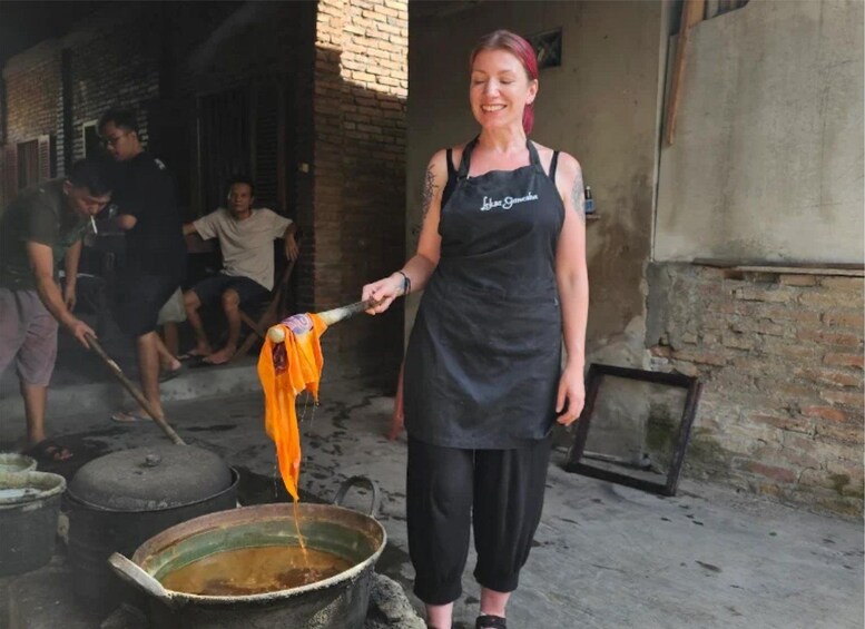 Picture 2 for Activity Yogyakarta: 2-hour Batik Making Course with Souvenir 5