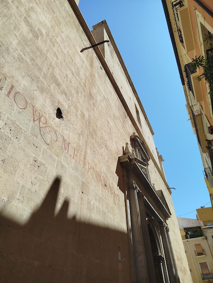 A building facade with the inscription "EHRNADAR" and a shadow of a person. 3