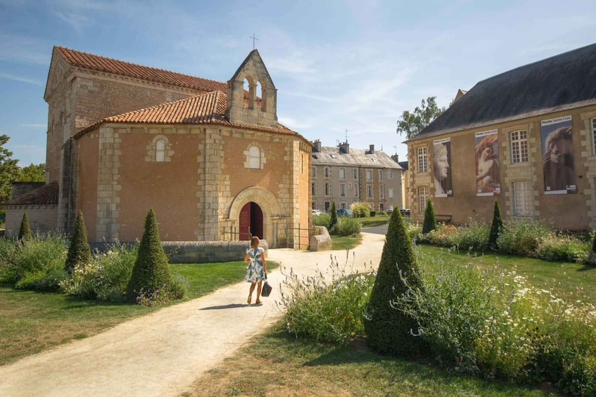 Picture 17 for Activity Poitiers: Half-Day Tour with Baptistere and Food Tasting 5