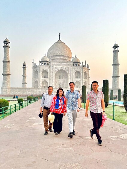 Private Guided Taj Mahal Tour w/ Skip The Line Entry Ticket 1