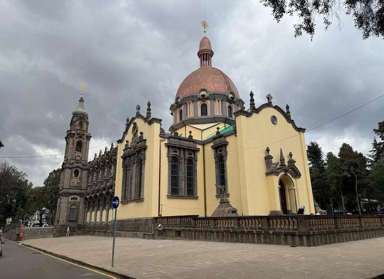 Addis Ababa: Faces & Street Photo Walk Experience 1