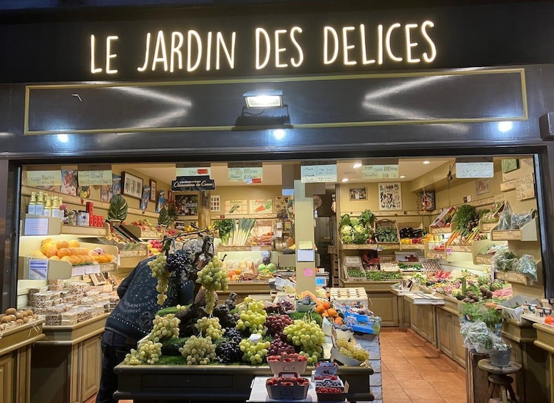 Picture 5 for Activity Paris: Le Marais District Guided Walking Tour with Tastings 5