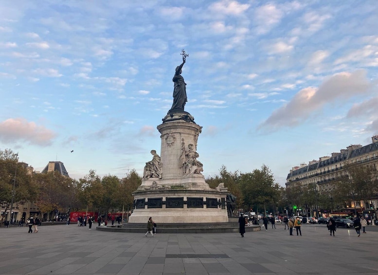 Paris: Le Marais District Guided Walking Tour with Tastings 1