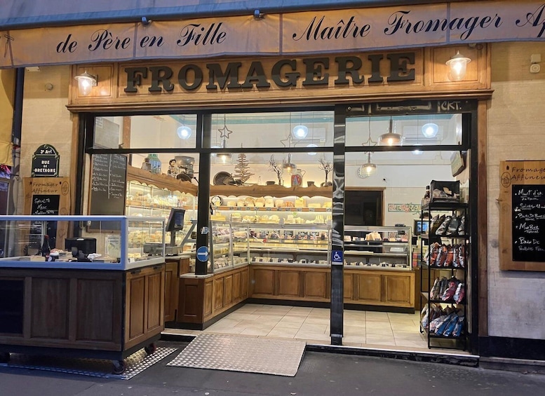Picture 6 for Activity Paris: Le Marais District Guided Walking Tour with Tastings 3