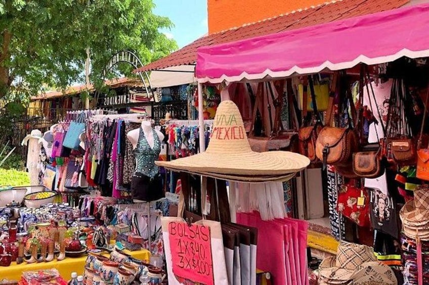 shop selling typical crafts 1