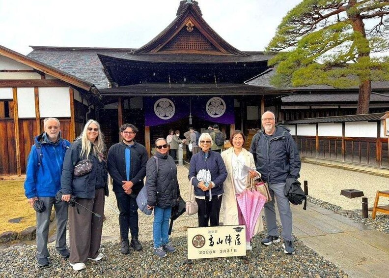 Takayama: Takayama Jinya & Old Town Private Walking Tour 3