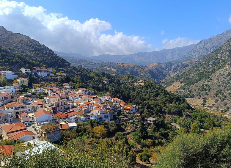Picture 14 for Activity From Chania: Lake Kournas & Argiroupoli Springs Guided Tour 4