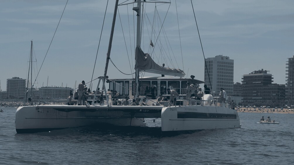 Picture 1 for Activity Barcelona: AFTERWORK Catamaran Cruise w/ Music & Drinks 2