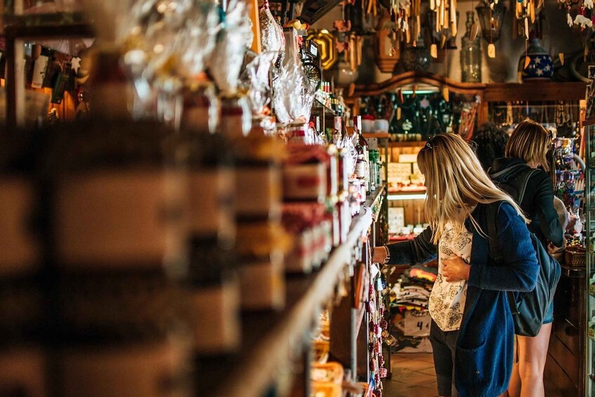 Delhi: Private Chandni Chowk, Dilli Haat & Spice Tour 1