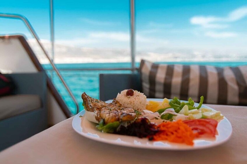 A meal on a boat with a view of the ocean. 4