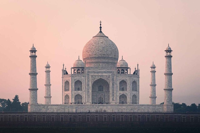 Picture 4 for Activity Agra: Taj Mahal Walking Tour with Skip the Line Ticket 2