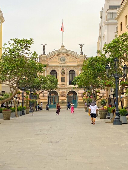 Picture 18 for Activity Lima Sightseeing Tour with Pisco Sour Making + Catacombs and Churros 2