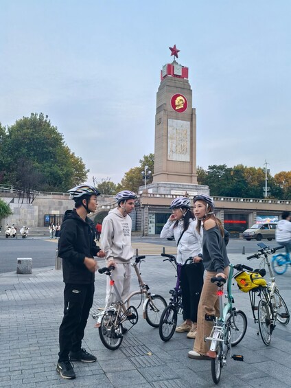 Picture 67 for Activity Wuhan: Night Walking Tour with Guide 3