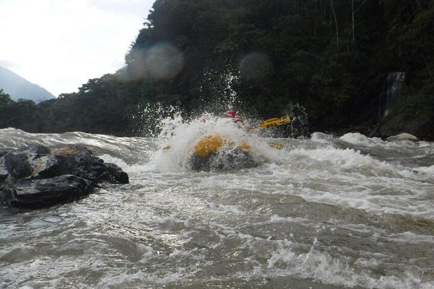 Extreme Rafting in Baños Ecuador Level III & IV + 2