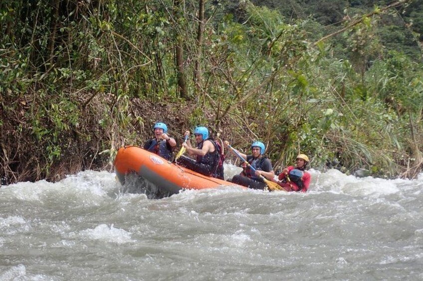 Extreme Rafting in Baños Ecuador Level III & IV + 4