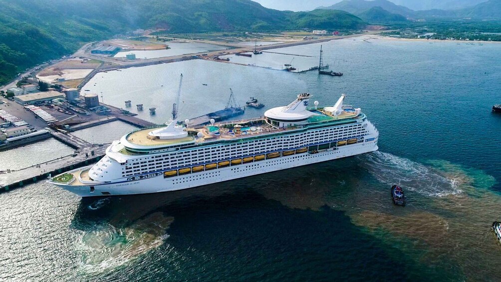 Chan May Port: Private Round-Trip Transfer to Golden Bridge 1