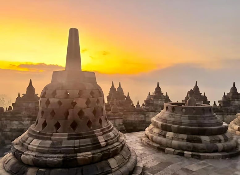 Yogyakarta : VIP CLIMBUP Borobudur Sunrise with breakfast 1