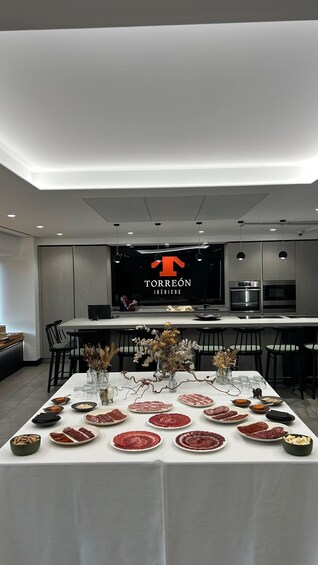 Picture 7 for Activity Salamanca: Iberian Ham Masterclass and Tasting 3
