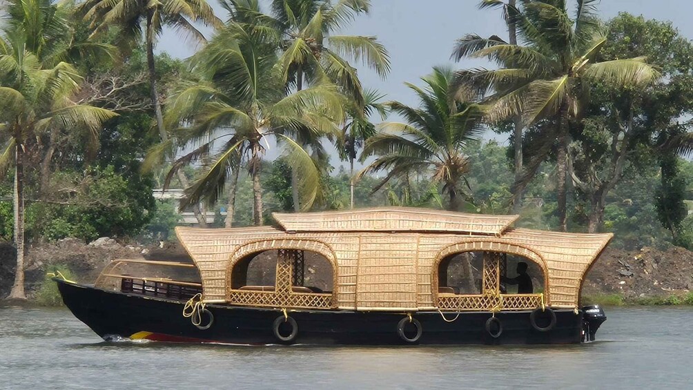 Picture 4 for Activity Alleppey: Sunrise Mini Houseboat Cruise with Breakfast 2