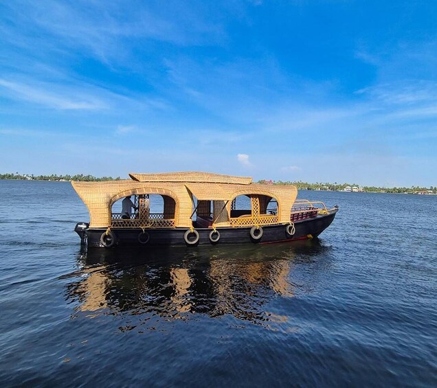 Picture 6 for Activity Alleppey: Sunrise Mini Houseboat Cruise with Breakfast 4