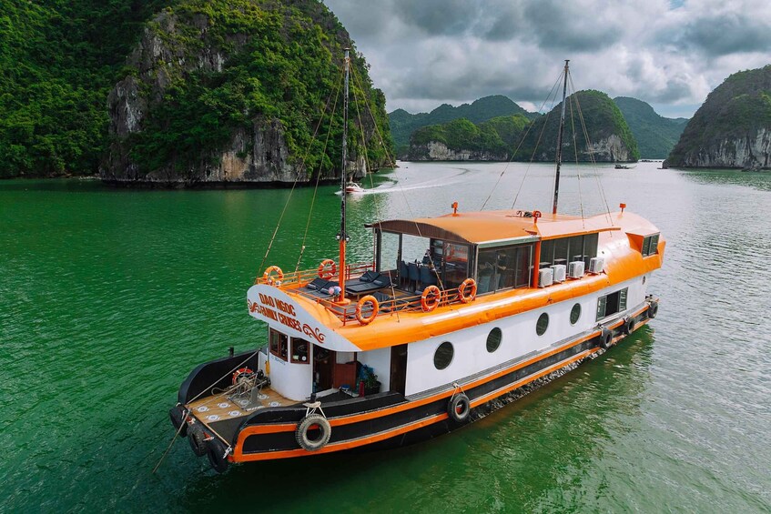 Picture 1 for Activity Lan Ha Bay & Ha Long Bay Overnight Cruise (2 Days / 1 Night) 4