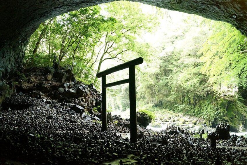 Kyushu Day Tour to Takachiho Gorge, Kamishikimi Kumanoza & Shrine 2