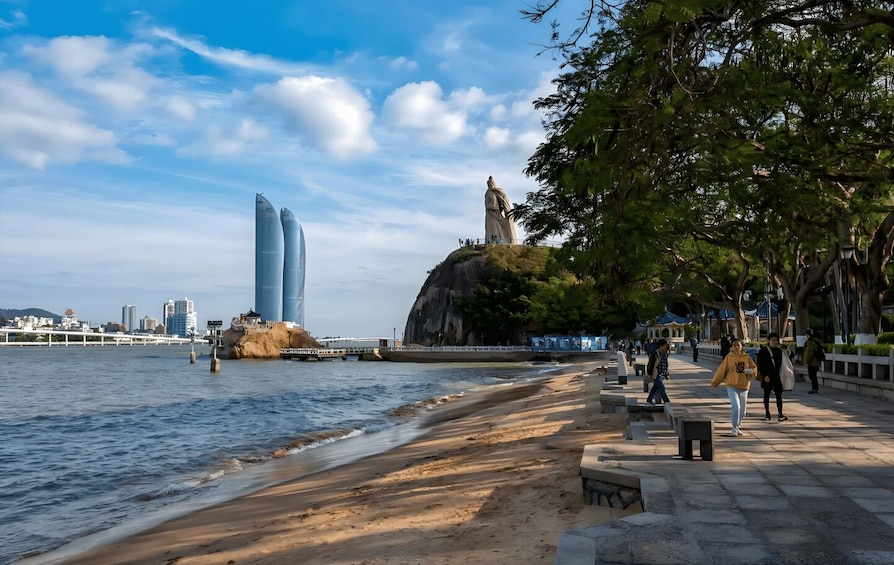 Picture 4 for Activity Xiamen: Nanputuo Temple, Gulangyu Island & Trail Tour 3